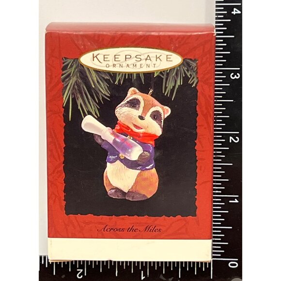 1994 HALLMARK KEEPSAKE ORNAMENT QX565-6 ACROSS THE MILES RACOON NOTE IN BOTTLE - Picture 1 of 6